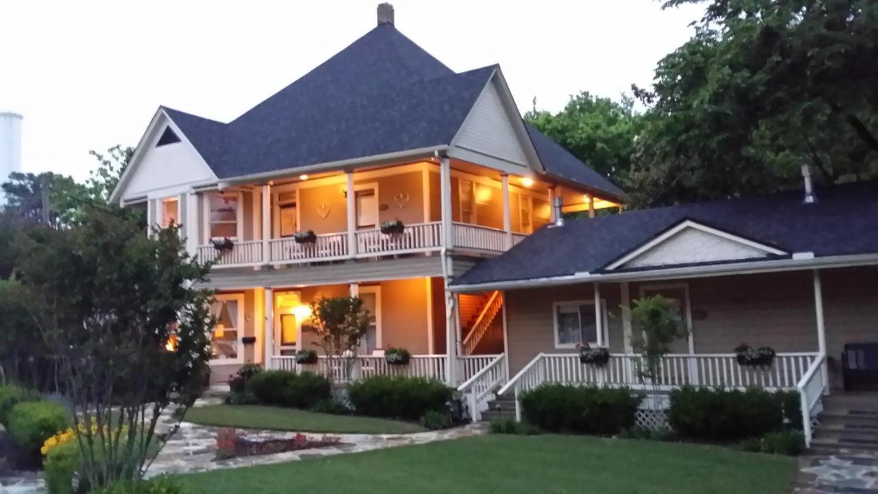 Heartstone Inn Eureka Springs Exterior photo